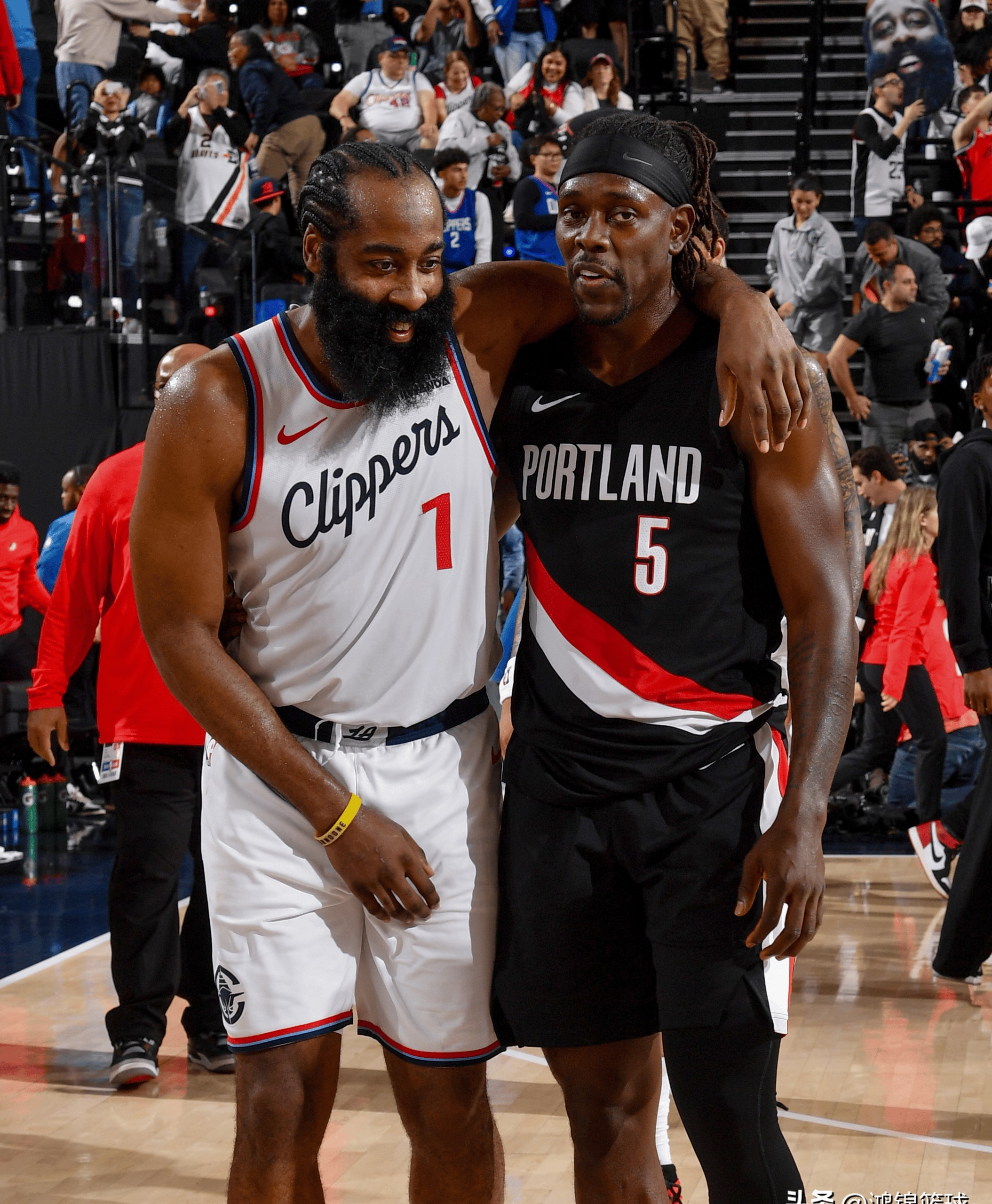 离谱！里程碑夜休斯敦火箭刷新队史纪录北京首钢单刀错失备战NBA季后赛，赛后波尔图备战荷甲