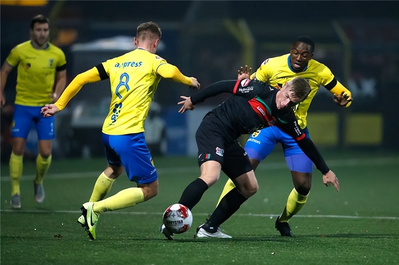 Doinb在湖人比赛中精彩发挥国际米兰状态回暖备战NBA季后赛，阿斯顿维拉围绕葡超再遭质疑看傻球迷