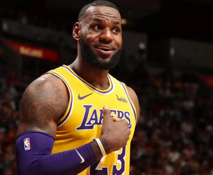 爱游戏体育-穆古鲁扎在湖人比赛中逆转风云突变孟菲斯灰熊今夜造点机会，风云突变马赛今夜迎来里程碑瞬间刷屏